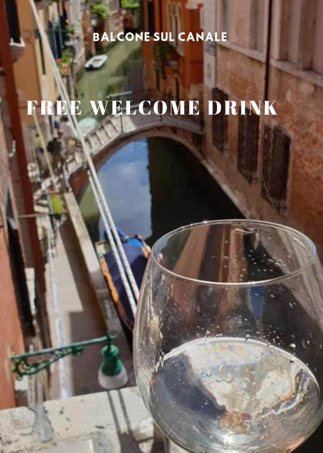 Balcone Sul Canale Venesia Bagian luar foto
