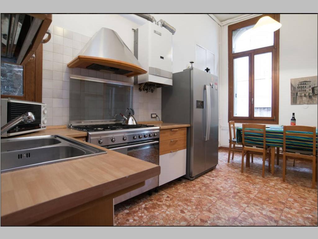 Balcone Sul Canale Venesia Bagian luar foto