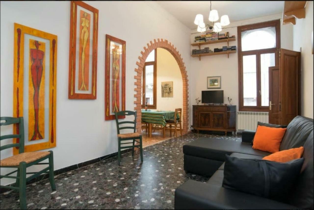 Balcone Sul Canale Venesia Bagian luar foto