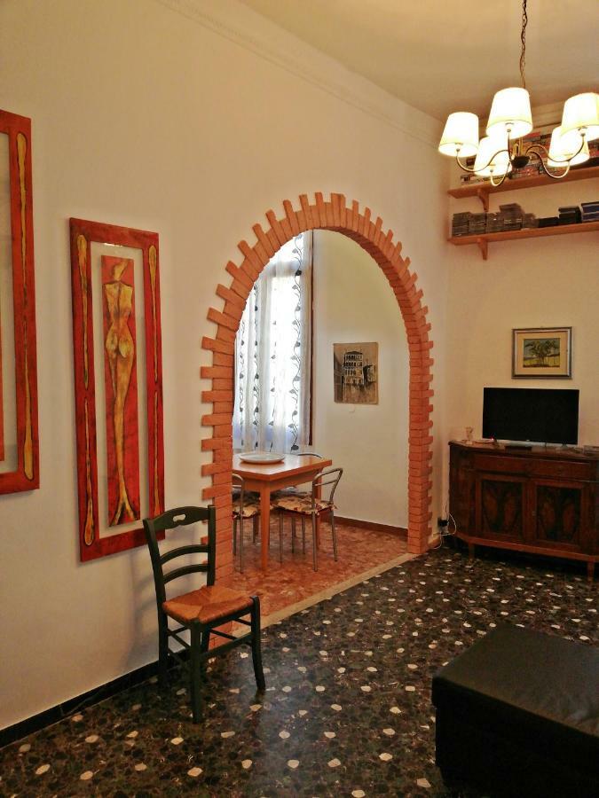Balcone Sul Canale Venesia Bagian luar foto