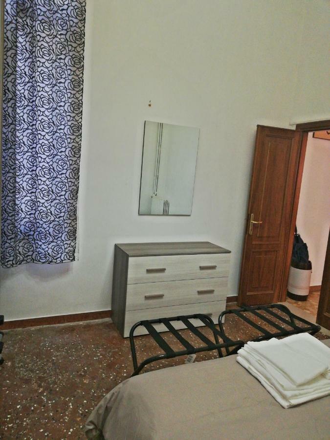 Balcone Sul Canale Venesia Bagian luar foto