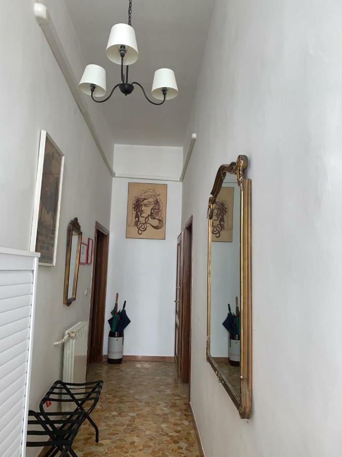 Balcone Sul Canale Venesia Bagian luar foto